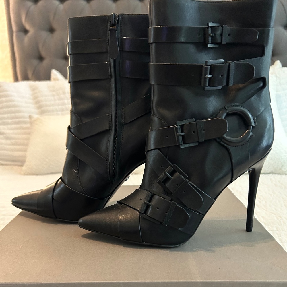 Black Kenneth Cole Boots Size 8